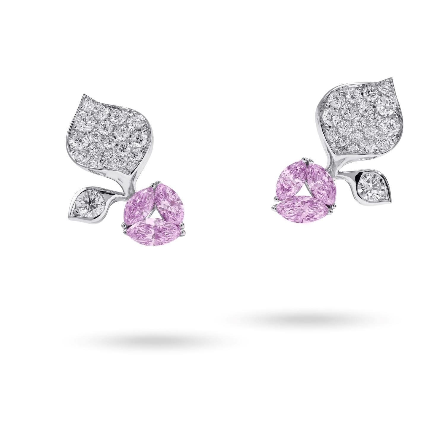 أقراط صغيرة مرصعة بالياقوت الوردي