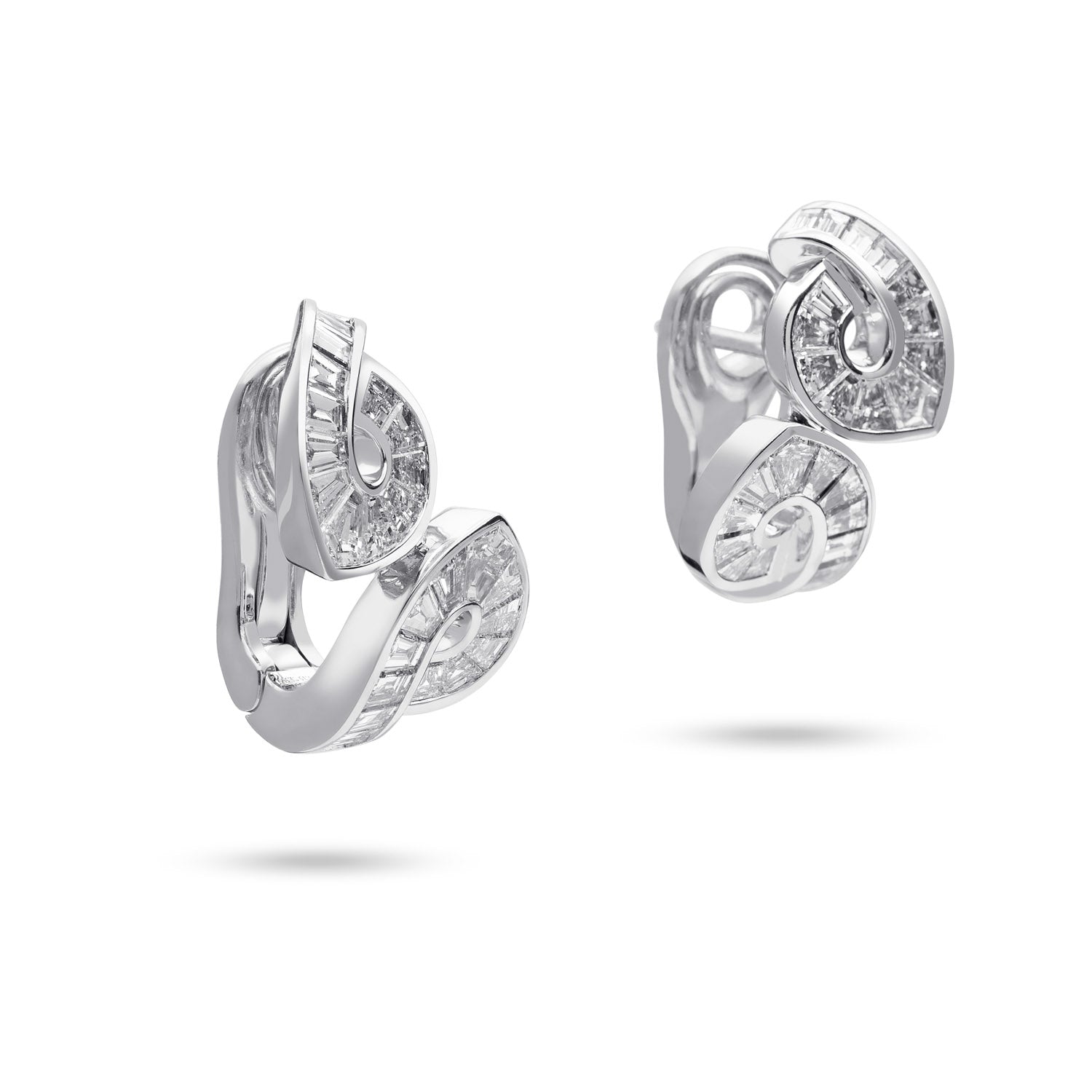 أقراط مرصعة بالألماس على شكل باغيت