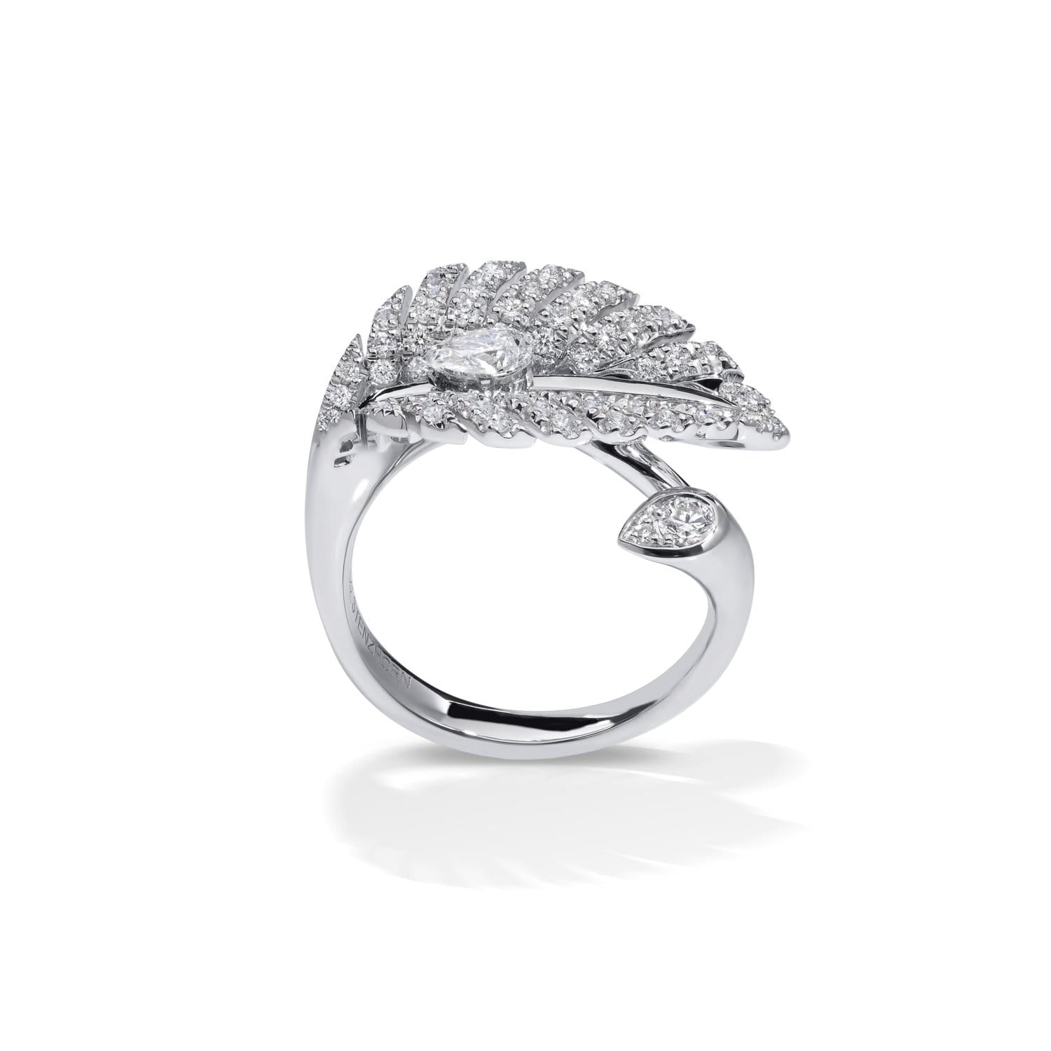 Ring mit beweglichen Diamanten