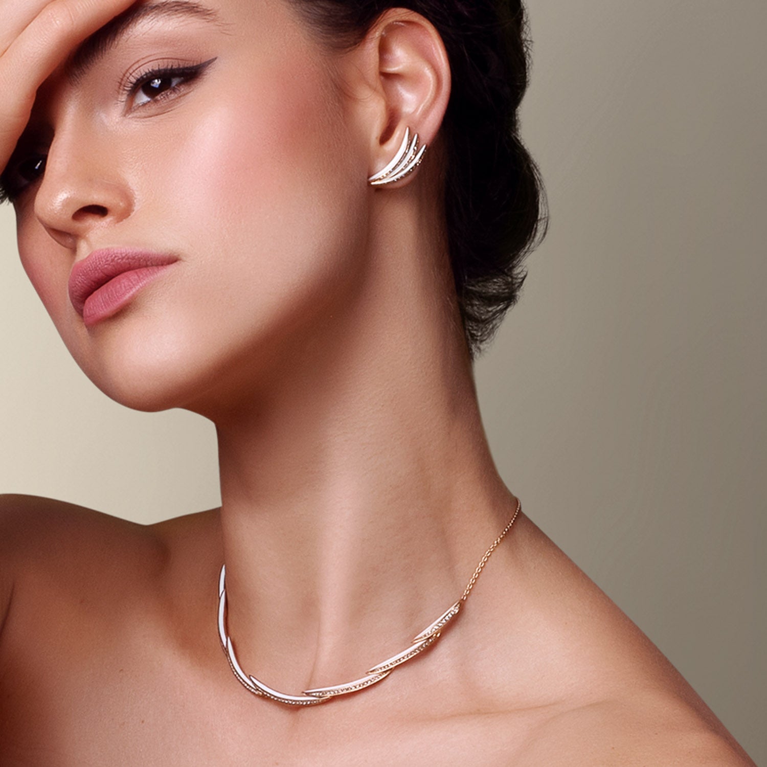 Necklace with Diamonds and White Enamel